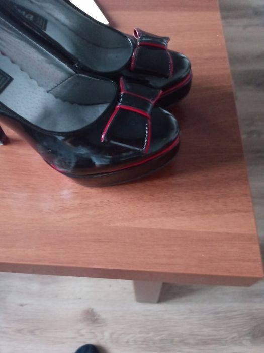 Czulenka 35 czarne obcas czetwone dodatki