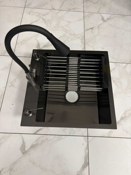 Мийка для кухні Britc 5050 PVD і гнучкий змішувач з нержавіючої сталі.