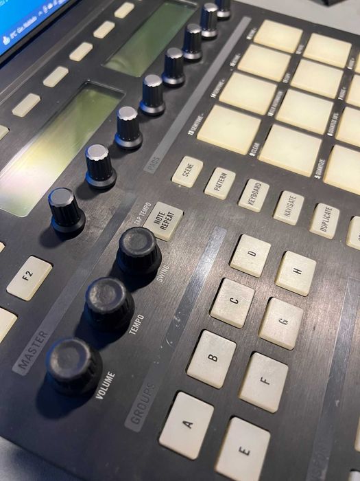 Native Instruments MASCHINE MK164585100116225123