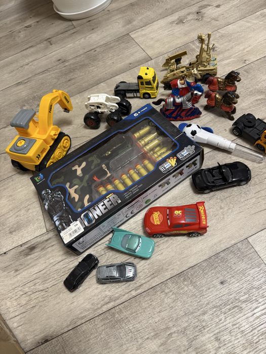 Набір іграшок для хлопчика пістолет hot wheels