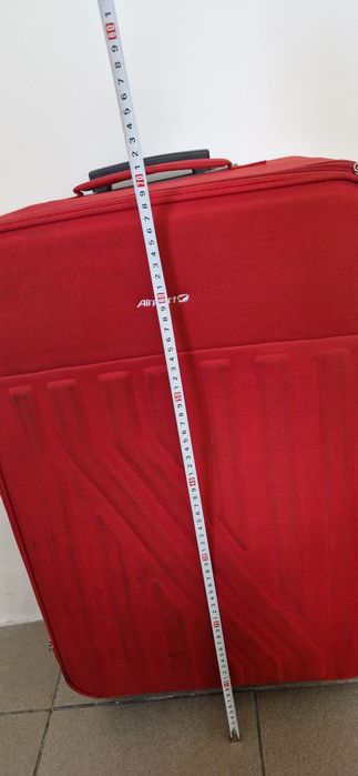 Walizka podróżna czerwona na 4 kółkach materiałowa