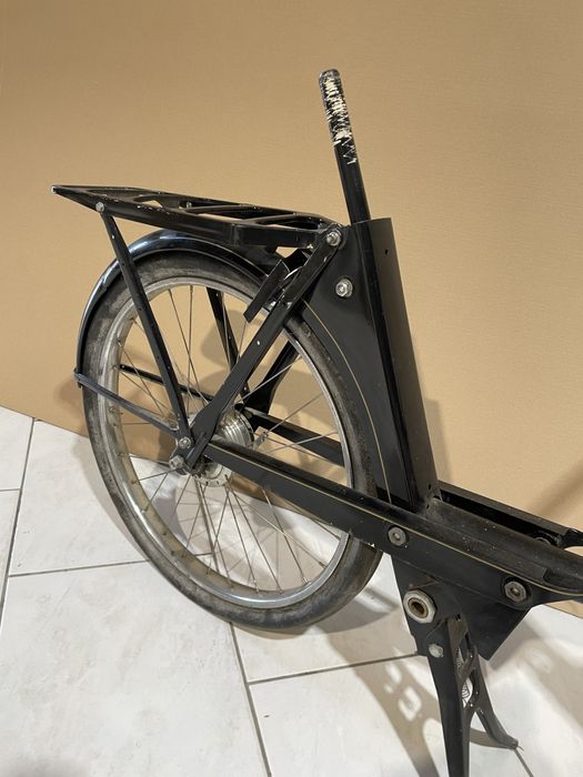 Duas velosolex uma dadora de peças e outra em fase de restauro avançad