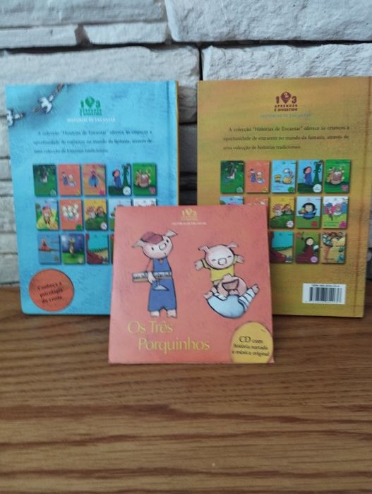 2 livros de contos infantis da coleção "Histórias de Encantar" e um CD