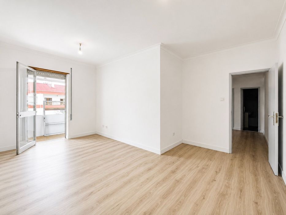 Apartamento T2 Luminoso em Excelente Estado