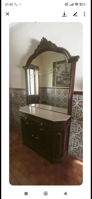 Aparador com espelho