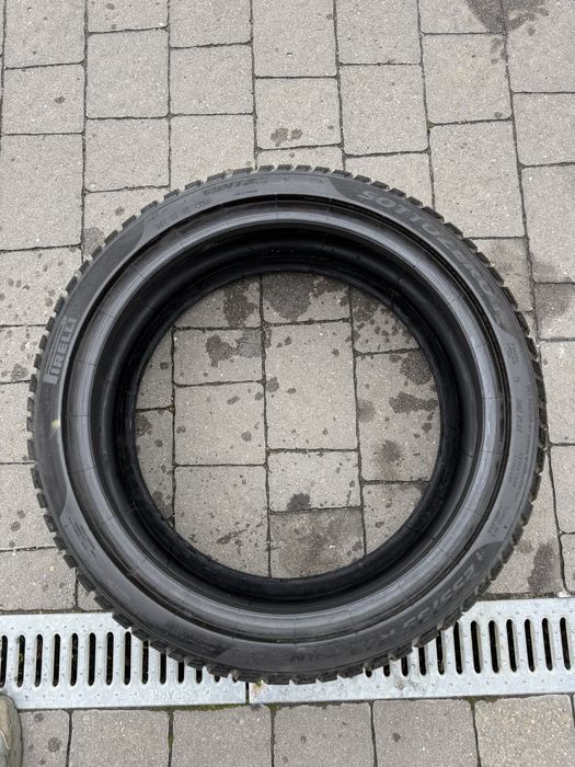 Зимова Резина Pirelly RunFlat