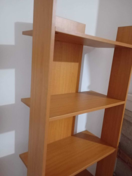 Estante Livreiro em Madeira (Estilo Contemporâneo) – Excelente Estado