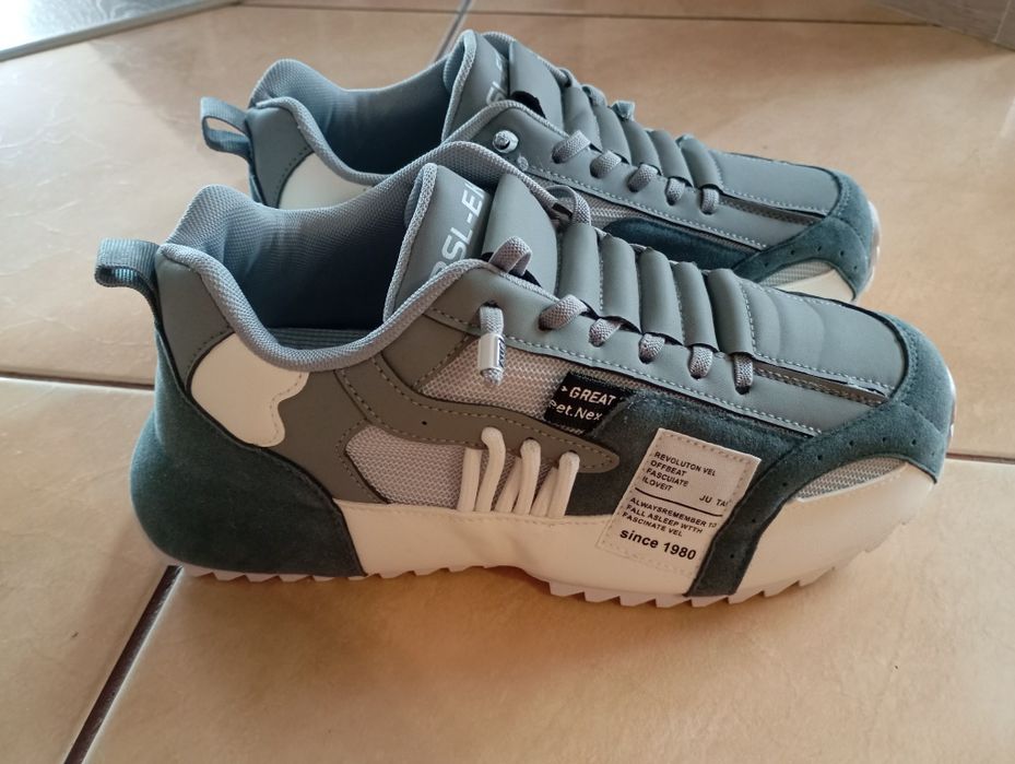 Sprzedam szare buty