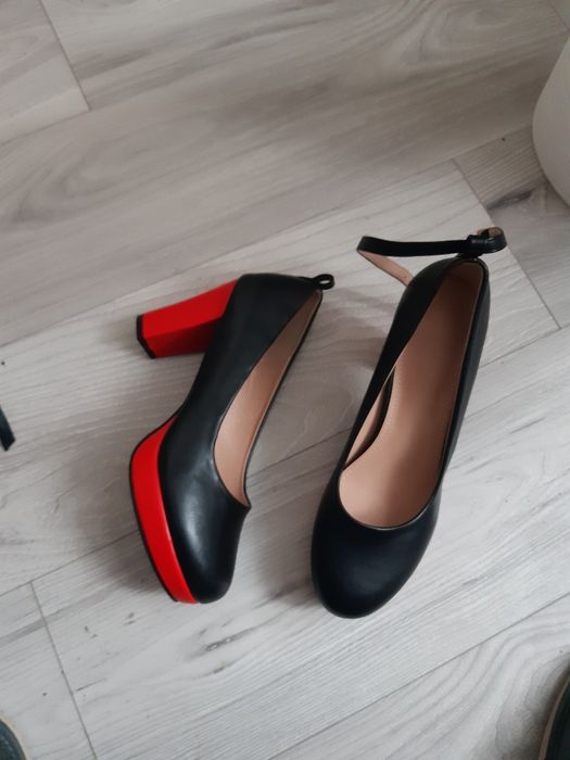Sprzedqm Buty na obcasie