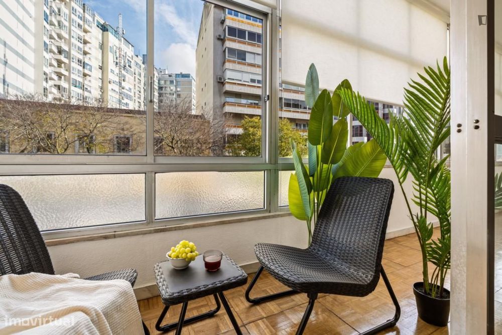 Quarto - localizado em Campolide Lisbon