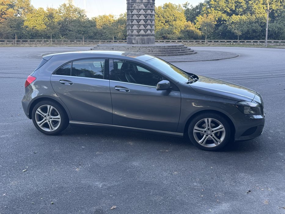 Mercedes-Benz a180 urban caixa automática