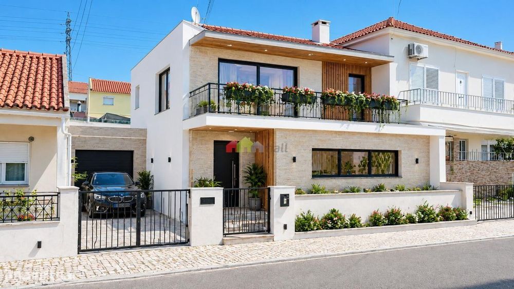 Moradia T4 com logradouro e anexos na Varzinha, Setúbal