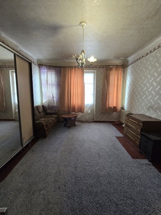 Продам 2х комнатную гостинку  на Салтовке