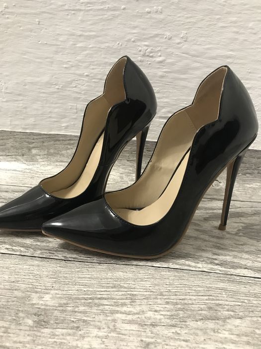 Продам туфли на шпильці