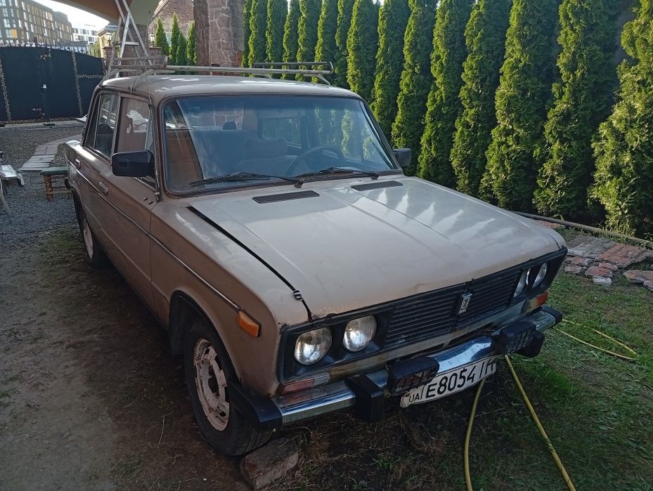 автомобіль ваз-2106.
