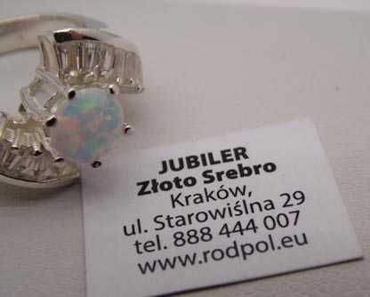Srebrny pierścionek naturalny opal i cyrkonie R.12.