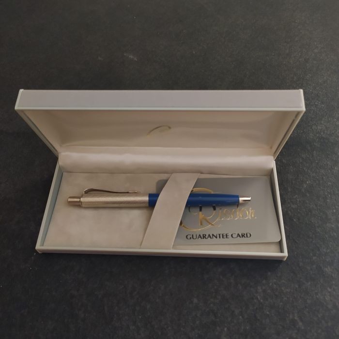 Esferográfica em prata marca Crisdor