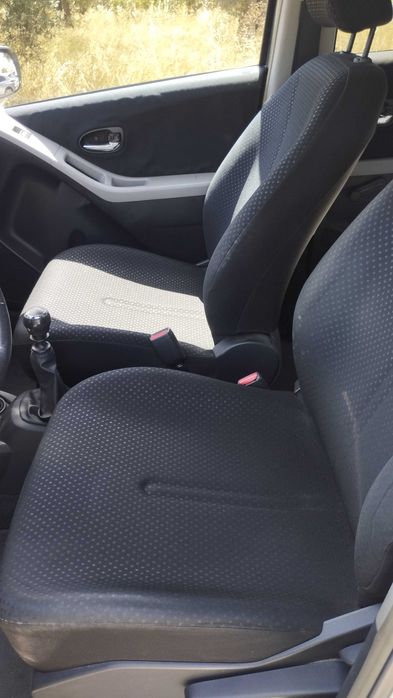 Vendo Toyota Yaris com poucos KM (gasóleo)