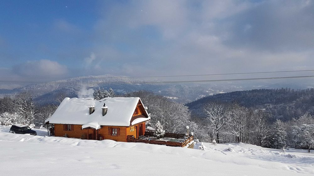 Domek w górach z tarasem widokowym.  Beskid Żywiecki.  Rajcza