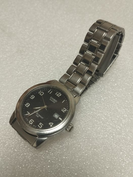 Продам наручные часы.