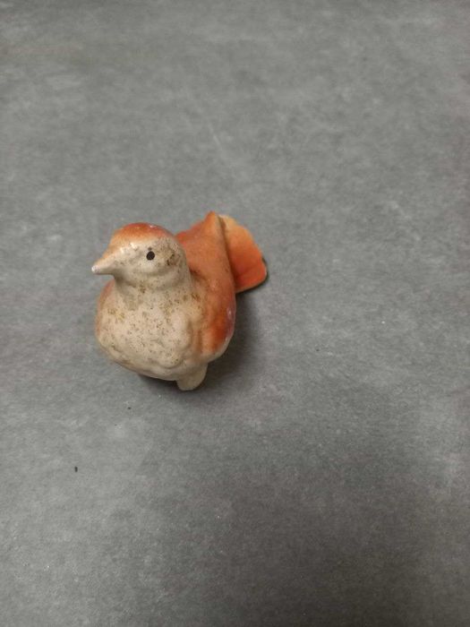 Pássaro decorativo em miniatura