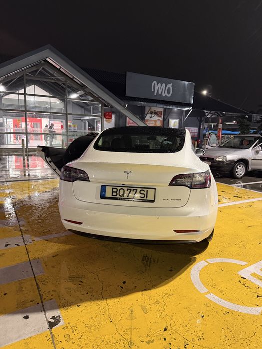 Aluguel tesla model 3