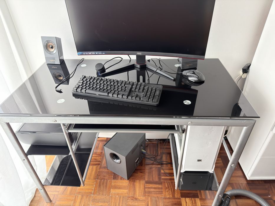Secretaria em metal e Vidro