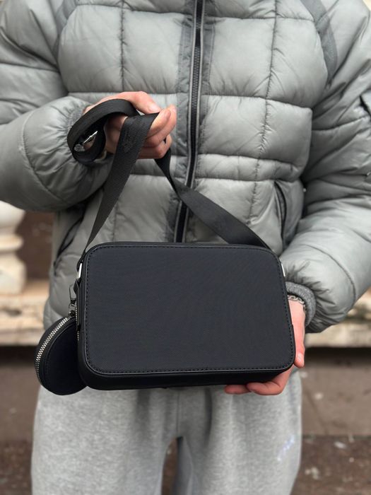 Сумка Lacoste через плече екошкіра чорна