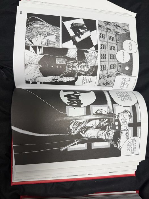 Манга Hellsing deluxe edition vol 1-3