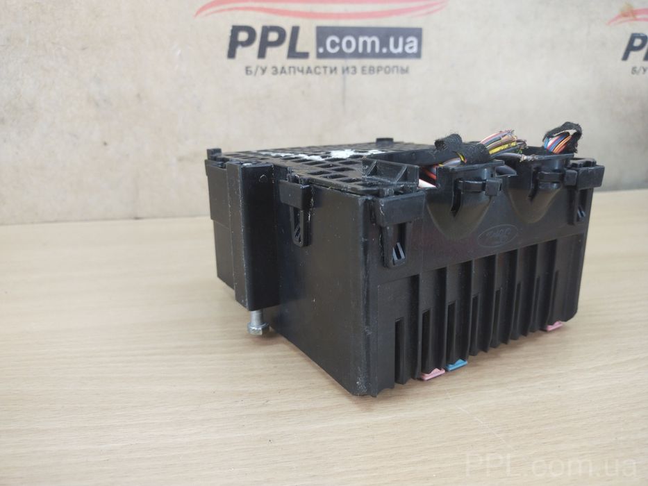 Ford Fiesta Mk7 2008-2017 блок реле предохранителей BA6T-14A005-HEA
