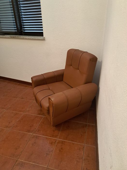 Sofá castanho grande