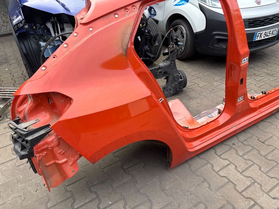 Bok prawy próg słupek błotnik tył Opel Corsa F