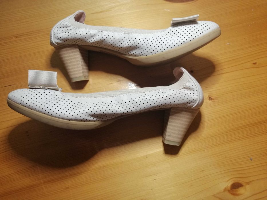 Buty beżowe rozmiar 37