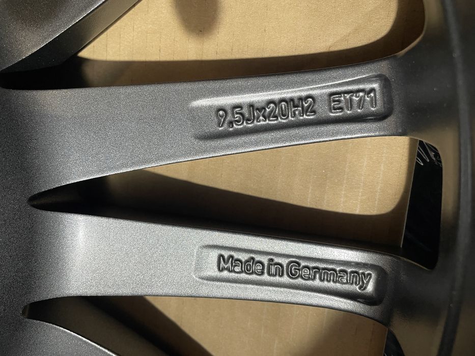 Conjunto 4 Jantes R20 c/ Pneus - Originais  Porsche Panamera