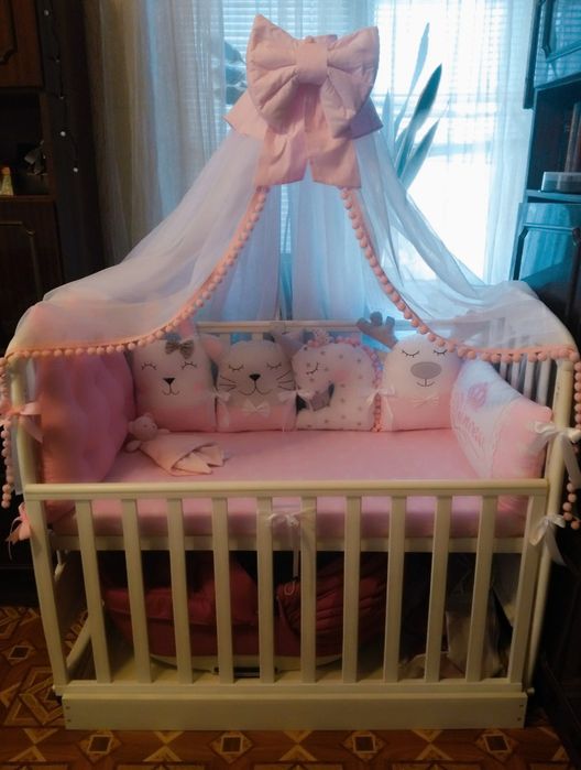 Дитяче ліжечко, краватка. Верес