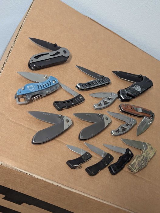 Lote de 14 Canivetes - Gerber, Buck e Outrosa (Usados)