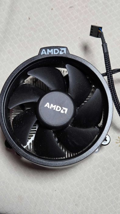 CPU AMD Ryzen 5 3600X mais Cooler stock