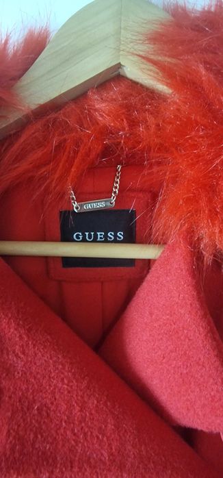 Sobretudo Guess vernelho