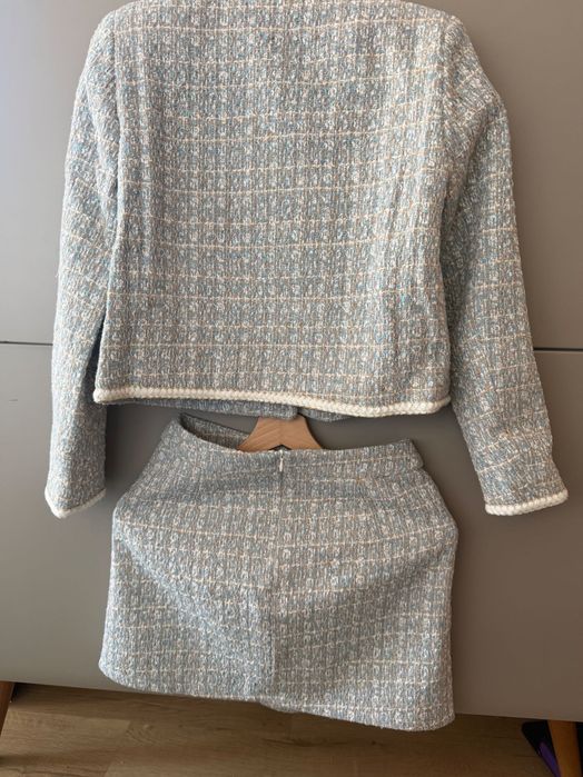 Komplet garniturów ze spódnica