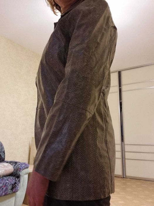 Продам женскую куртку ,дождевик,р.48,б.у