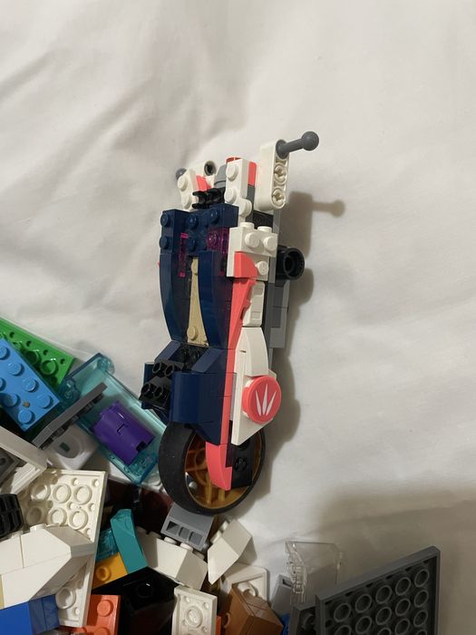 Varias peças de lego