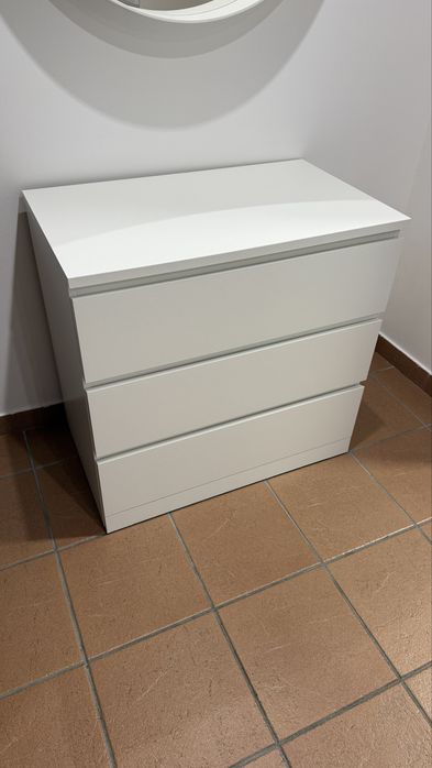2x Cómodas Malm com 3 e 6 gavetas