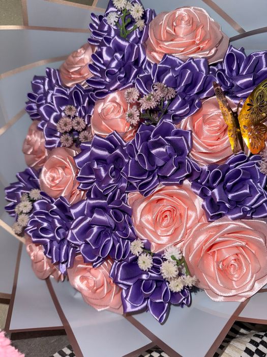 Букети з атласних квітів