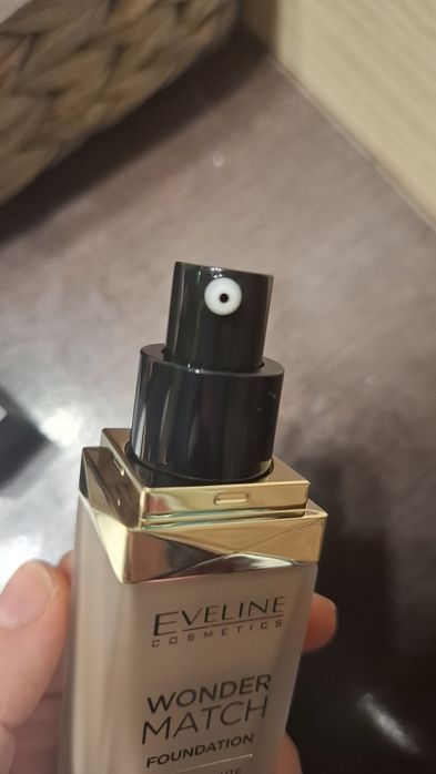 Nowy podkład Eveline Wonder Match 10 light vanilla
