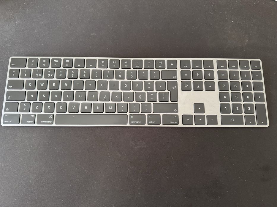 Apple Magic Keyboard c/ teclado numérico SEM Touch ID