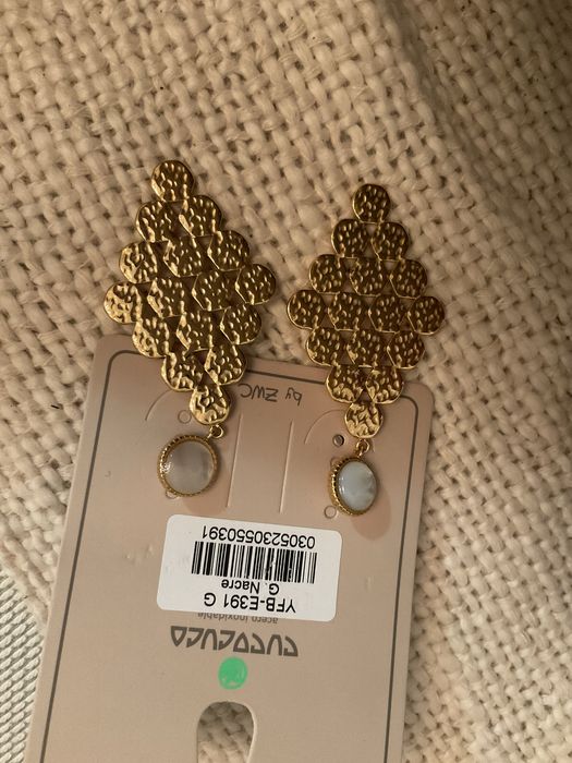 Brincos em dourado