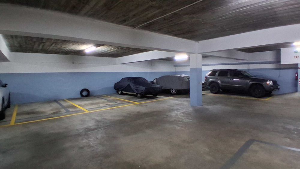 Garagem, armazém no Marquês, Porto