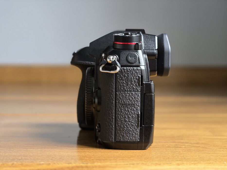 Panasonic Lumix G9.