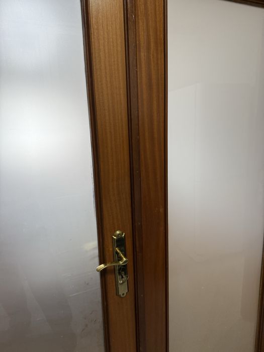 Conjunto de 2 portas interiores em madeira com vidro fosco