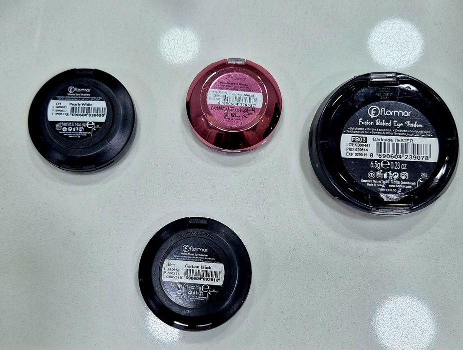 Conjunto de sobras de olhos praticamente novaa